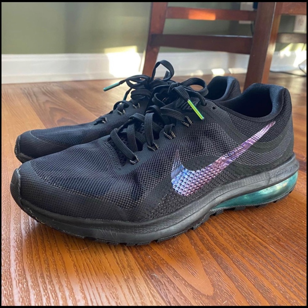NIKE || WOMENS BLACK HOLOGRAPHIC TRAINERS, ATHLETIC SHOES.